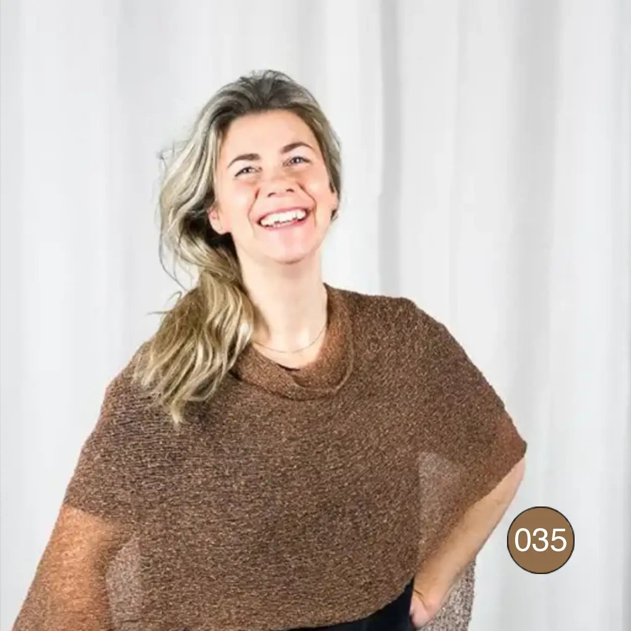 Ella Cape - Vår populära finstickade Cape i många färger | Ulla Jacobsson Kläder