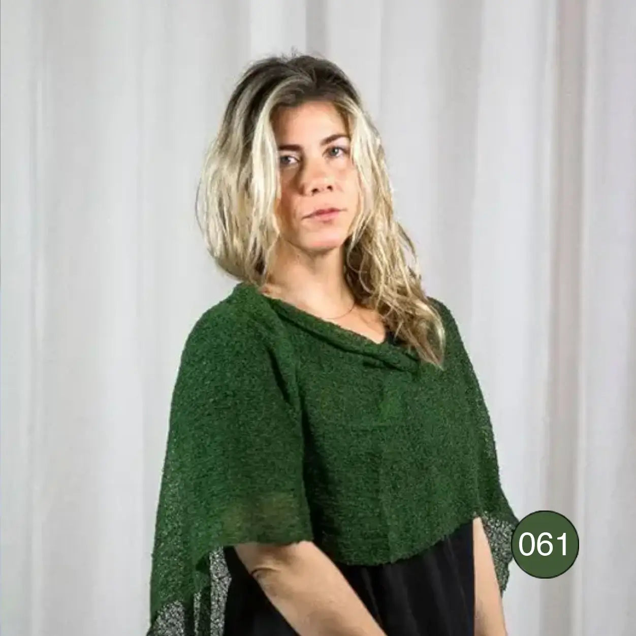 Ella Cape - Vår populära finstickade Cape i många färger | Ulla Jacobsson Kläder