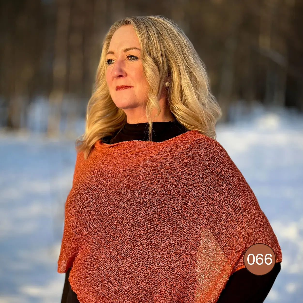 Ella Cape - Vår populära finstickade Cape i många färger | Ulla Jacobsson Kläder