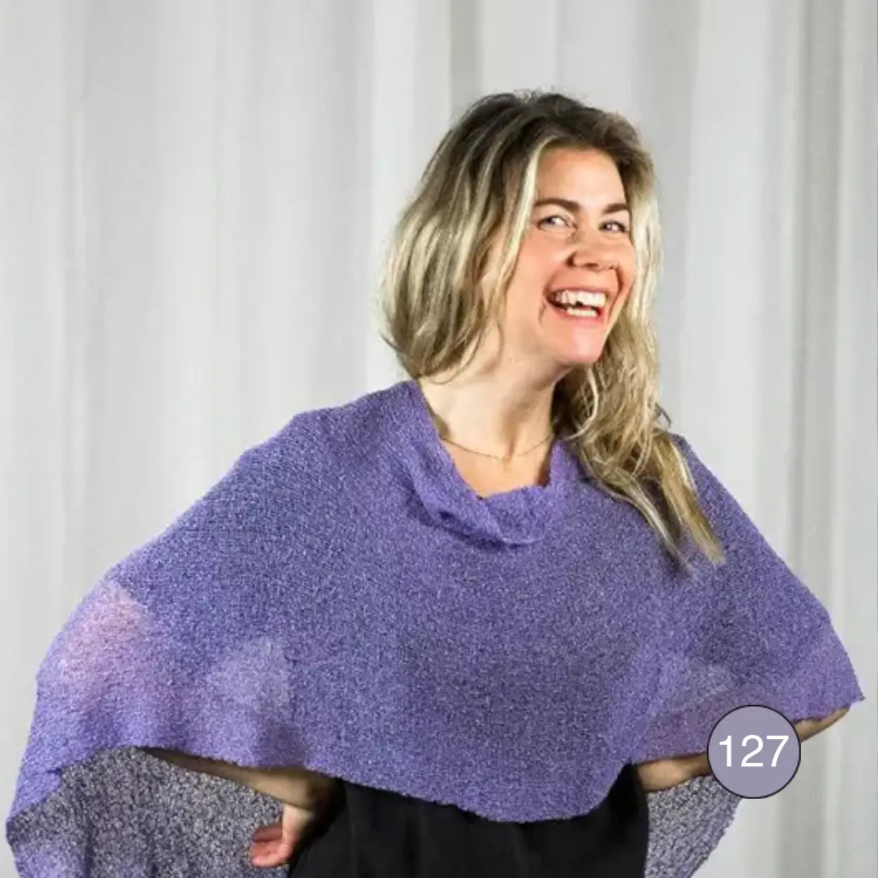 Ella Cape - Vår populära finstickade Cape i många färger | Ulla Jacobsson Kläder